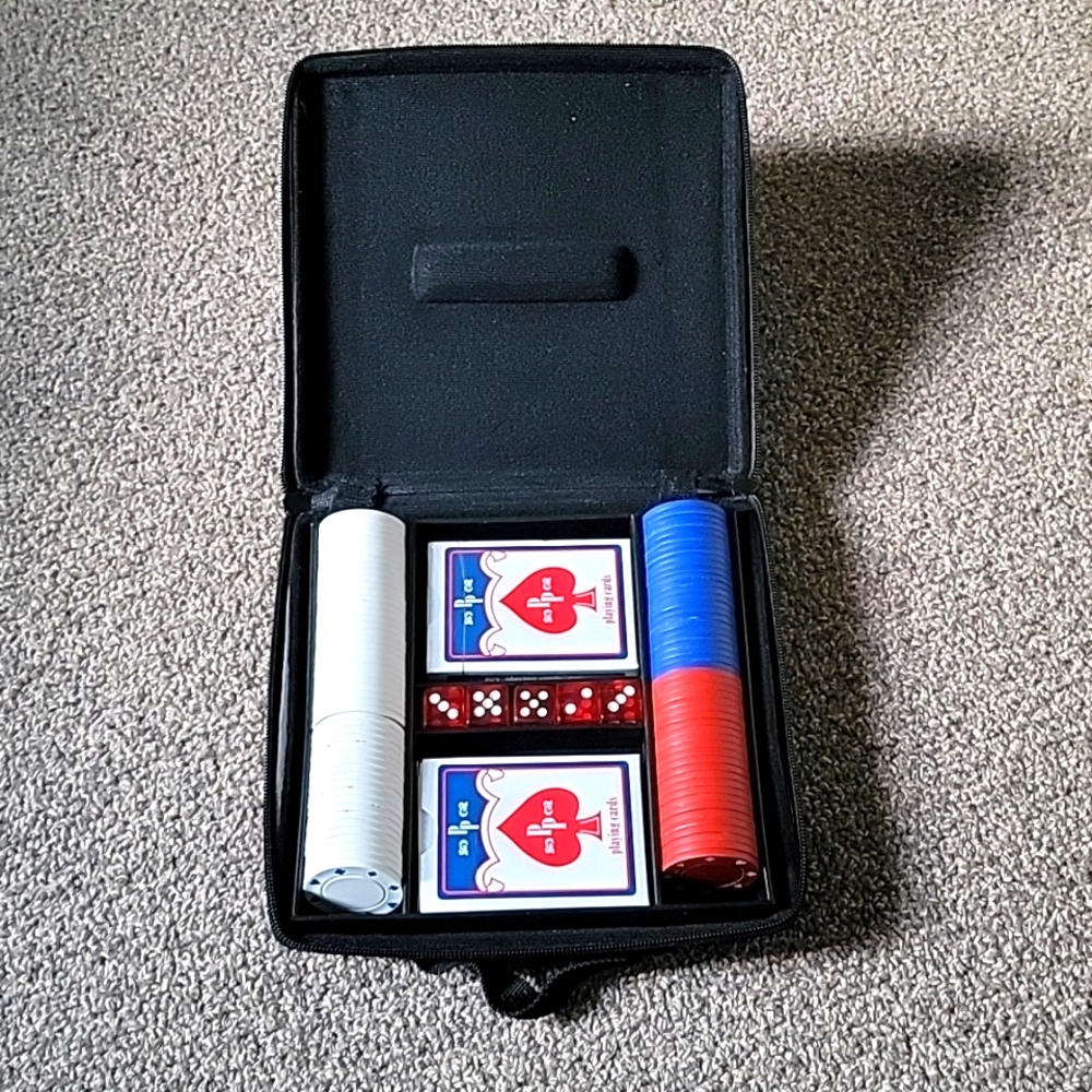 Zippered Poker Case Poker Chips and Cards